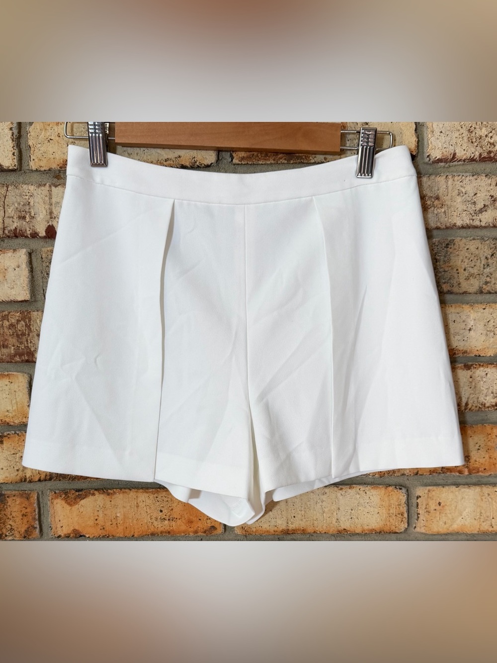 Alice & Olivia white shorts 4